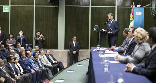 Facultad de Ingeniería de BUAP recibe acreditación internacional