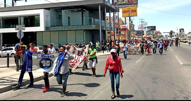 Caravana de migrantes centroamericanos llega a frontera México-EU