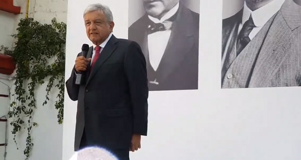 AMLO revira a Monreal, no habrá modificaciones a leyes de bancos