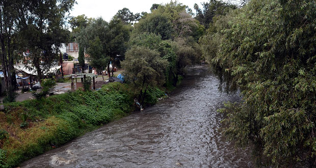 Comuna sanciona a seis empresas por contaminar el Atoyac: Navarro