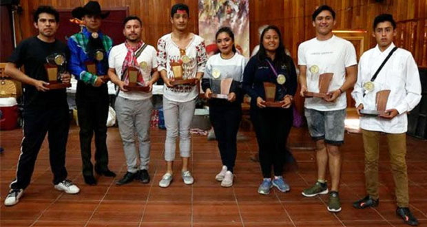 Grupo de 60 poblanos ganan primer lugar en baile folclórico