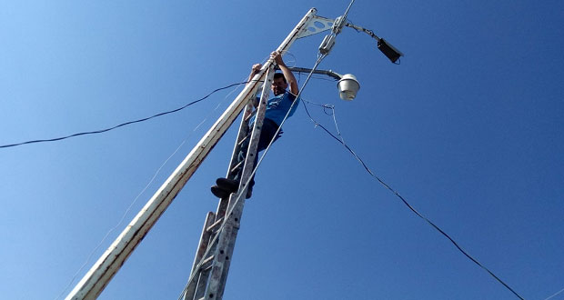 Instalan 15 lámparas de alumbrado público en colonia de Amozoc