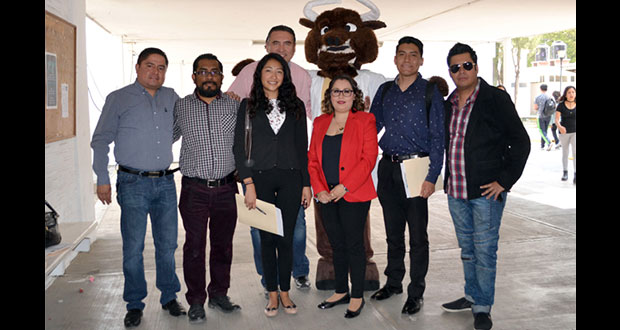 Alumnos de prepa Benito Juárez de la BUAP presentan microempresas