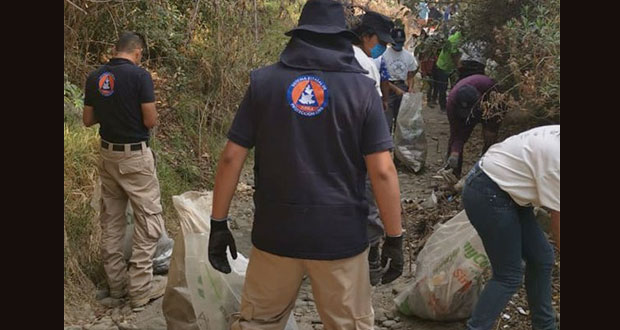 PC estatal coordina limpieza en canal del río Alseseca en Nealtican