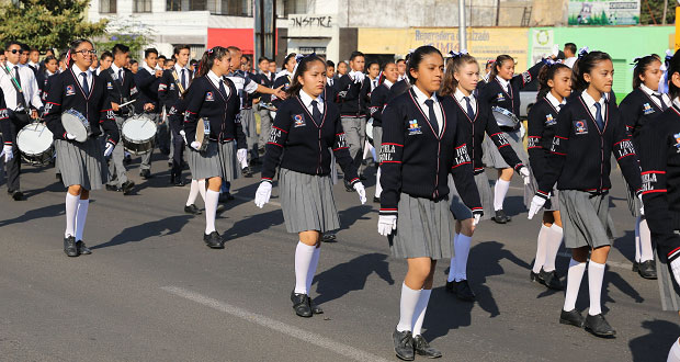 10 mil alumnos y 13 carros alegóricos pasan lista para el desfile