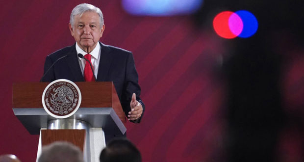 Hay desabasto de medicinas, pero despidos son propaganda negra: AMLO