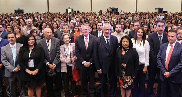 En Puebla, más de 2,500 especialistas en salud se reúnen en foro