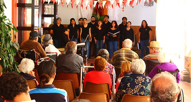 Imacp lleva música, ballet y teatro a hospitales y asilos de Puebla