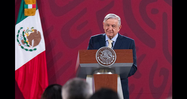 AMLO critica “burocratismo” en los tres poderes de gobierno