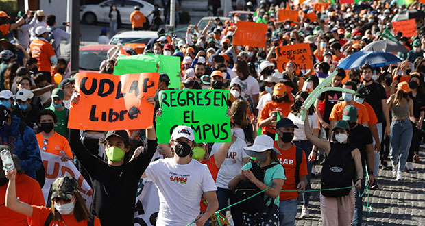 Alumnos de Udlap exigen regresar a aulas y piden ayuda a AMLO