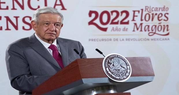 AMLO: conservadores, contra cambiar contenido de libros de texto