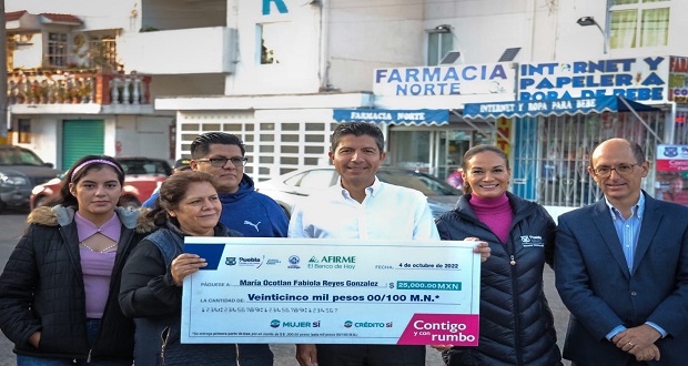 Ayuntamiento de Puebla entrega cheque 950 de Créditos Contigo