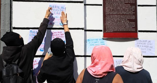 Protestan en Congreso de Puebla contra iniciativa transfóbica