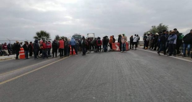 Pobladores de Coyomeapan desbloquean la Tehuacán-Oaxaca; estado dialoga