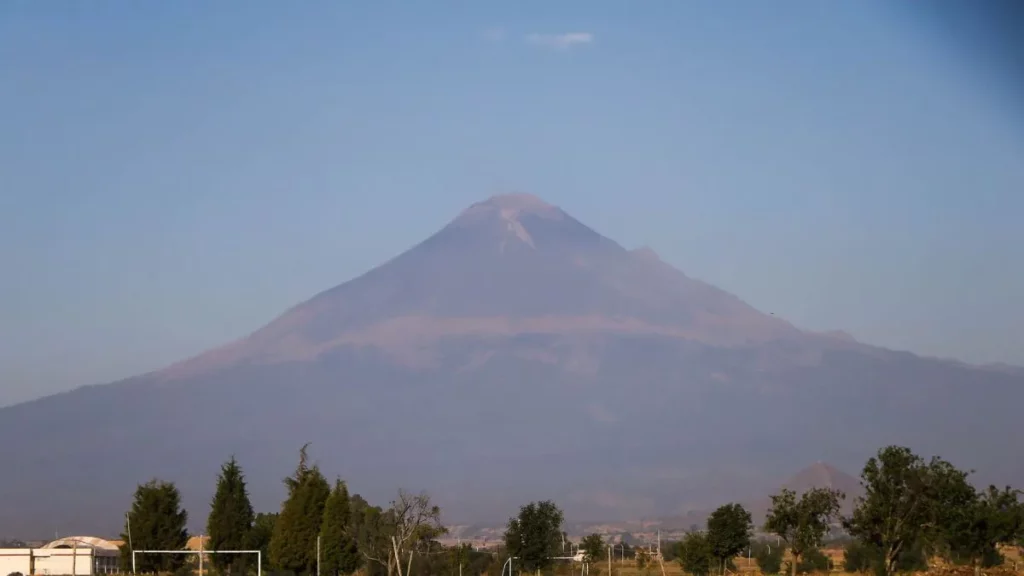 Por 2do día, sin caída de ceniza en Puebla; siguen 164 casos de rinitis