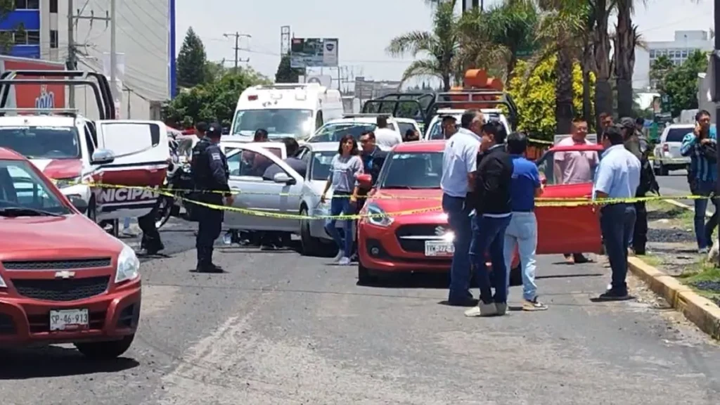 Reportan balacera afuera de plaza Cruz del Sur de Puebla por conflicto vial