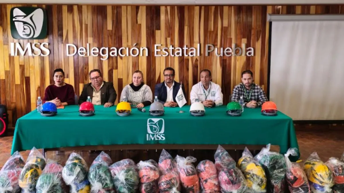 IMSS en Puebla entrega equipo de Protección Civil para brigadas