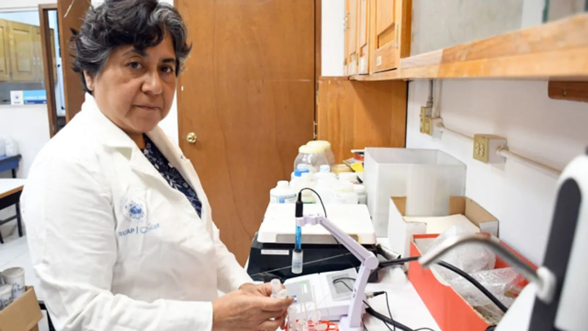 María Tenorio Arvide en el Laboratorio del ICUAP