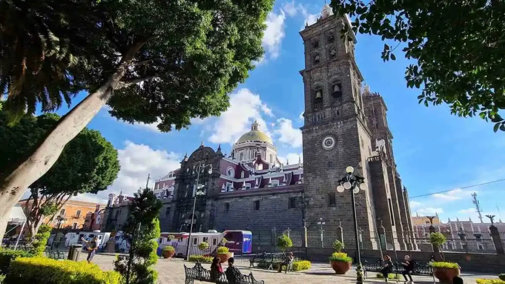 ¡Historia, cultura y arte! Todo esto puedes hacer en tu visita al zócalo de Puebla