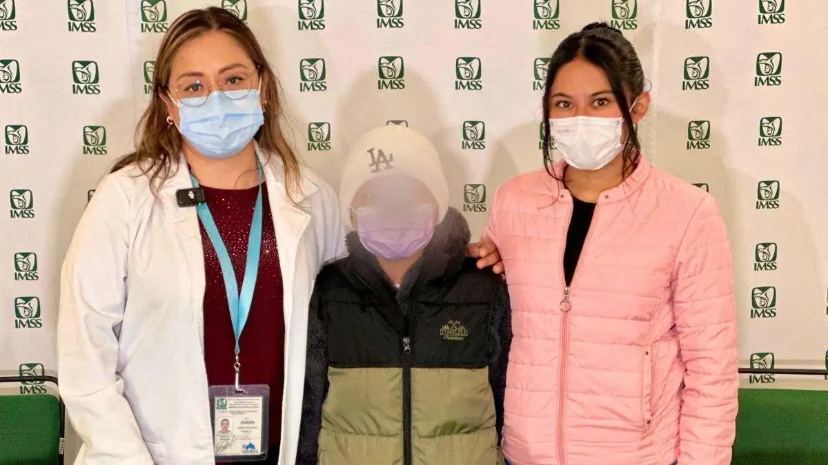 ¡Buen inicio de año! En IMSS Puebla, Iker derrota el cáncer a sus 10 años