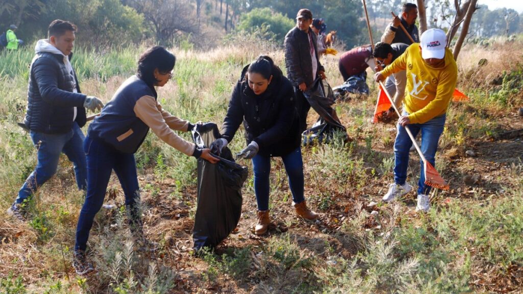 Realizan jornada de limpieza en cerro Zapotecas de San Pedro Cholula