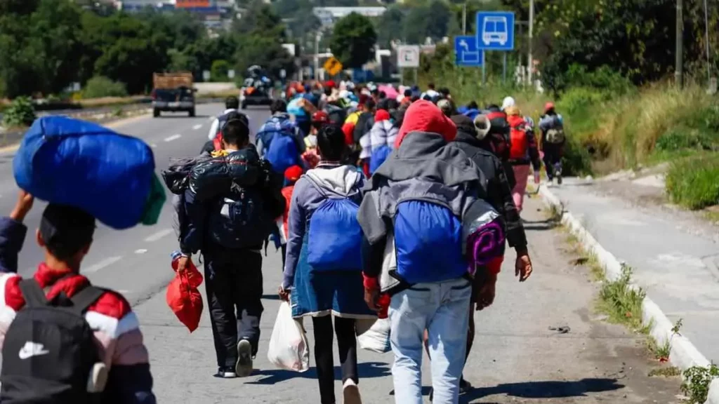 “No estamos de acuerdo”, señala Sheinbaum ante redadas contra migrante en EU