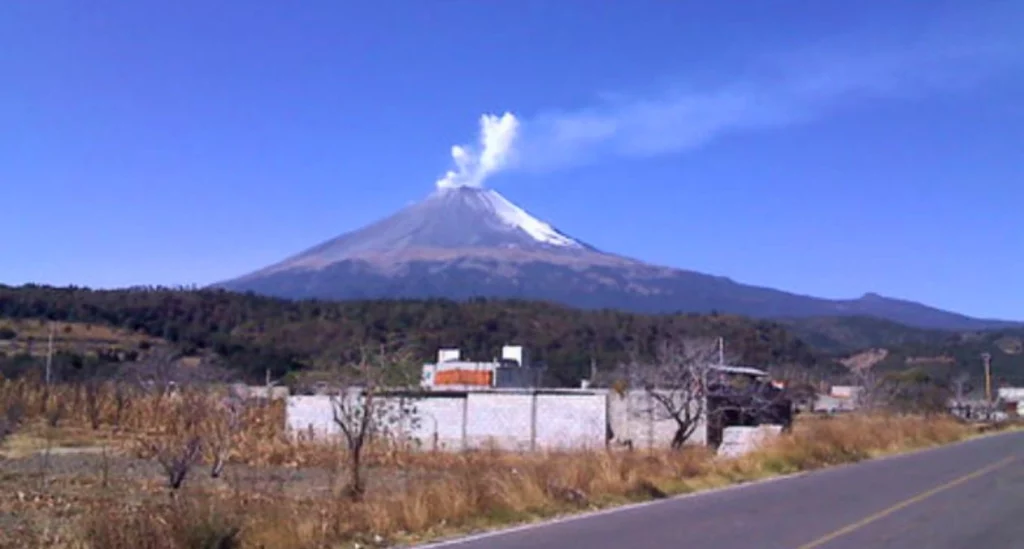 Van por carretera San Nicolás de los Ranchos- Amecameca; 1° licitación de Armenta