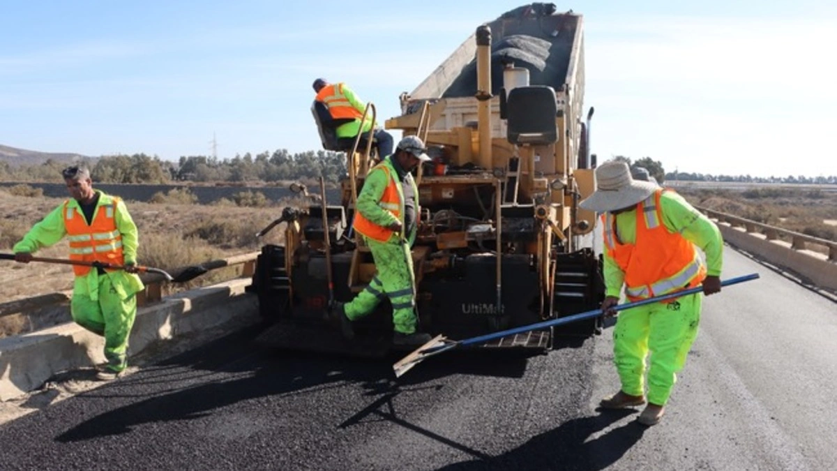 En 2 meses, SICT repara 77 mil 800 baches; avance de 30%