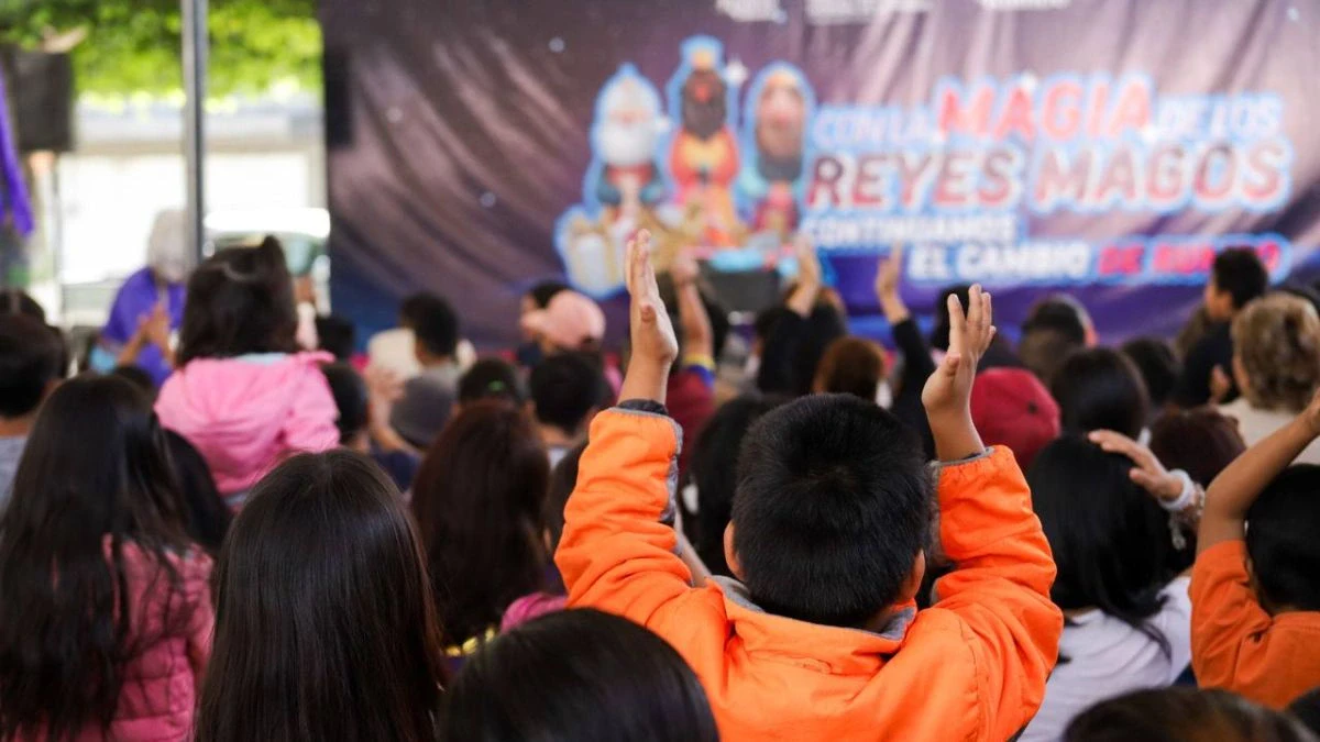 Con payasos y entrega de juguetes, Smdif de San Andrés Cholula celebra Día de Reyes