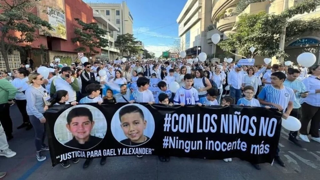 Tras asesinato de 2 niños en Culiacán, escuelas exigen paz